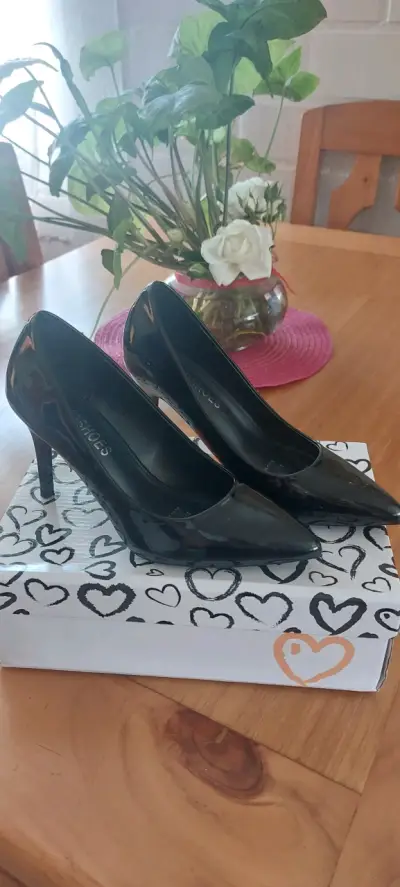 Botines y zapatos solo 1  postura 10.000 cada par - miniatura 2