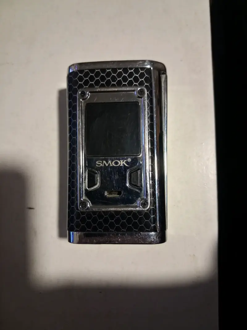 Mod de vapeo SMOK con diseño metálico - 1