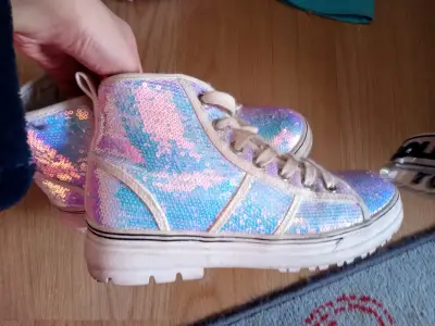 Zapatillas brillantes con lentejuelas iridiscentes - miniatura 1