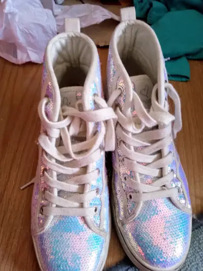 Zapatillas brillantes con lentejuelas iridiscentes - miniatura 4