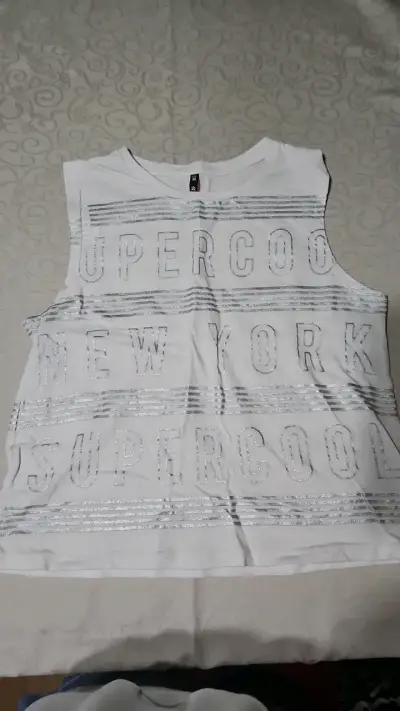 Polera sin mangas blanca con diseño 'Supercool' - miniatura 1