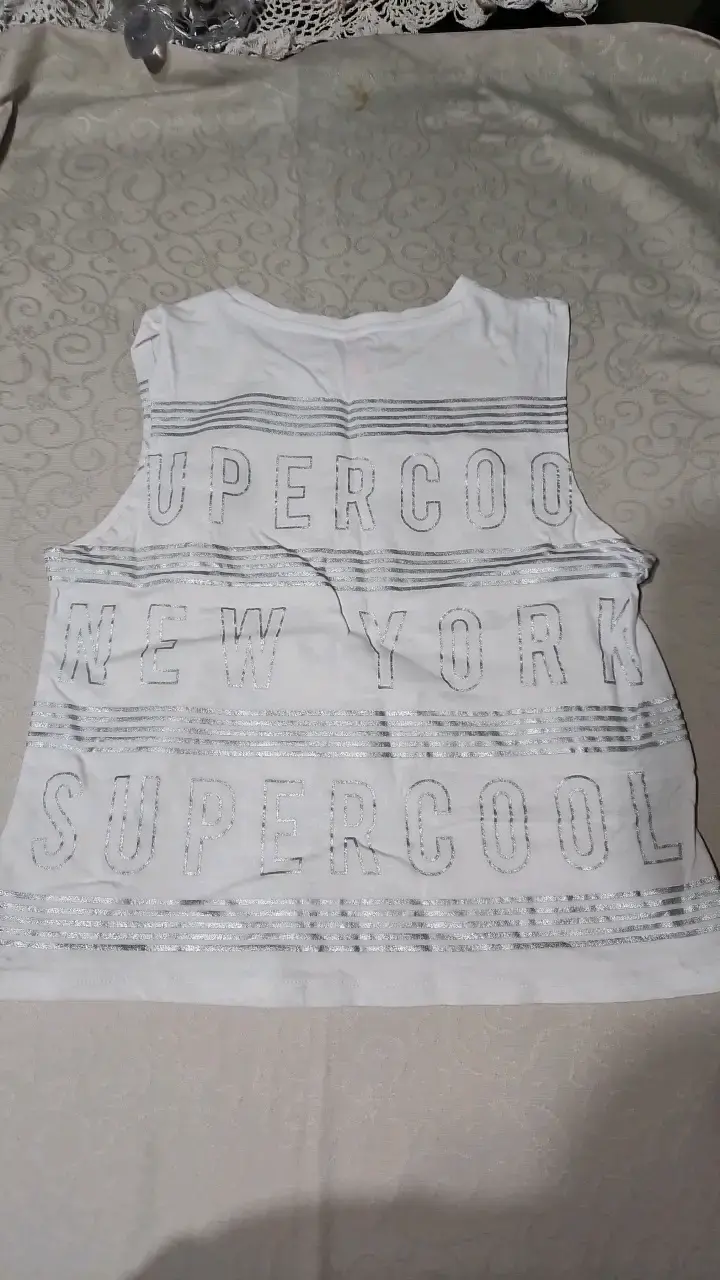Polera sin mangas blanca con diseño 'Supercool' - 2