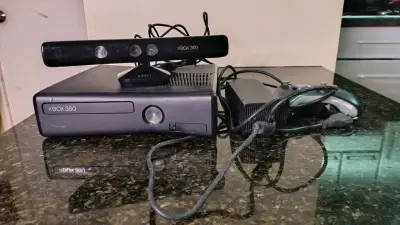 Consola Xbox 360 con Kinect y accesorios - miniatura 1