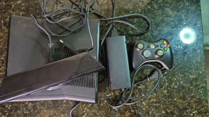Consola Xbox 360 con Kinect y accesorios - 2