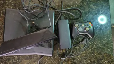 Consola Xbox 360 con Kinect y accesorios - miniatura 2