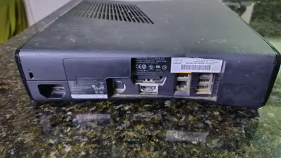 Consola Xbox 360 con Kinect y accesorios - miniatura 4