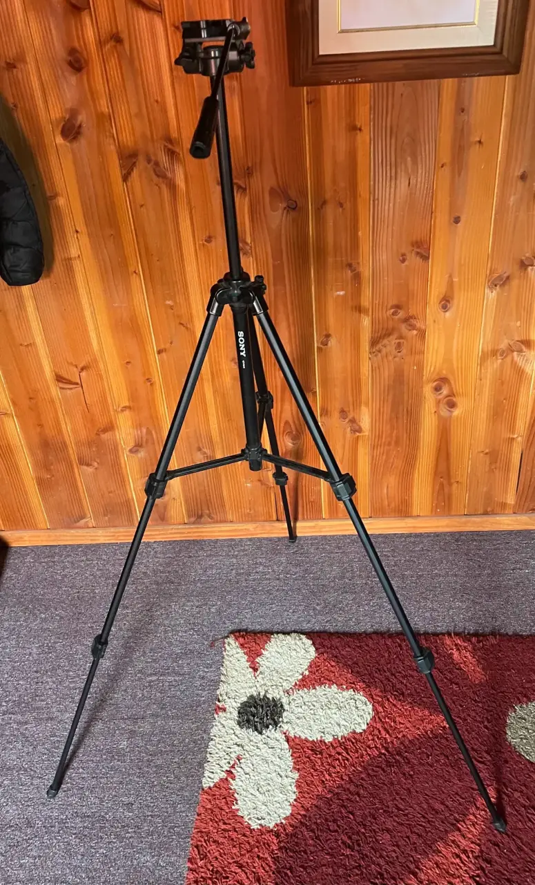 Trípode Sony VCT - R640 ajustable para cámaras - 1