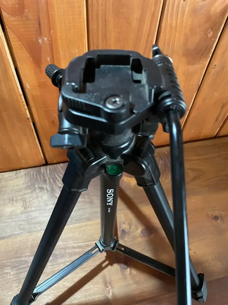 Trípode Sony VCT - R640 ajustable para cámaras - 4