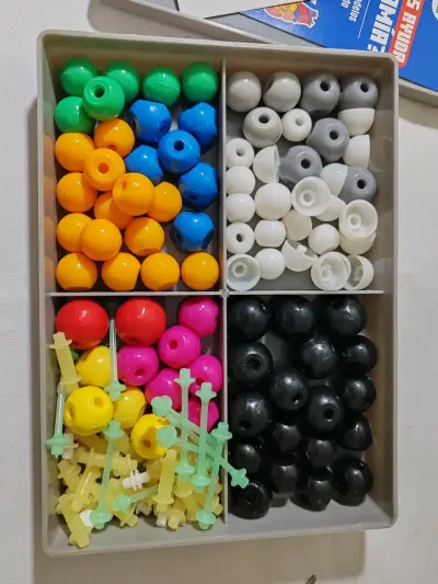 Set de bolas de construcción molecular multicolor - miniatura 1