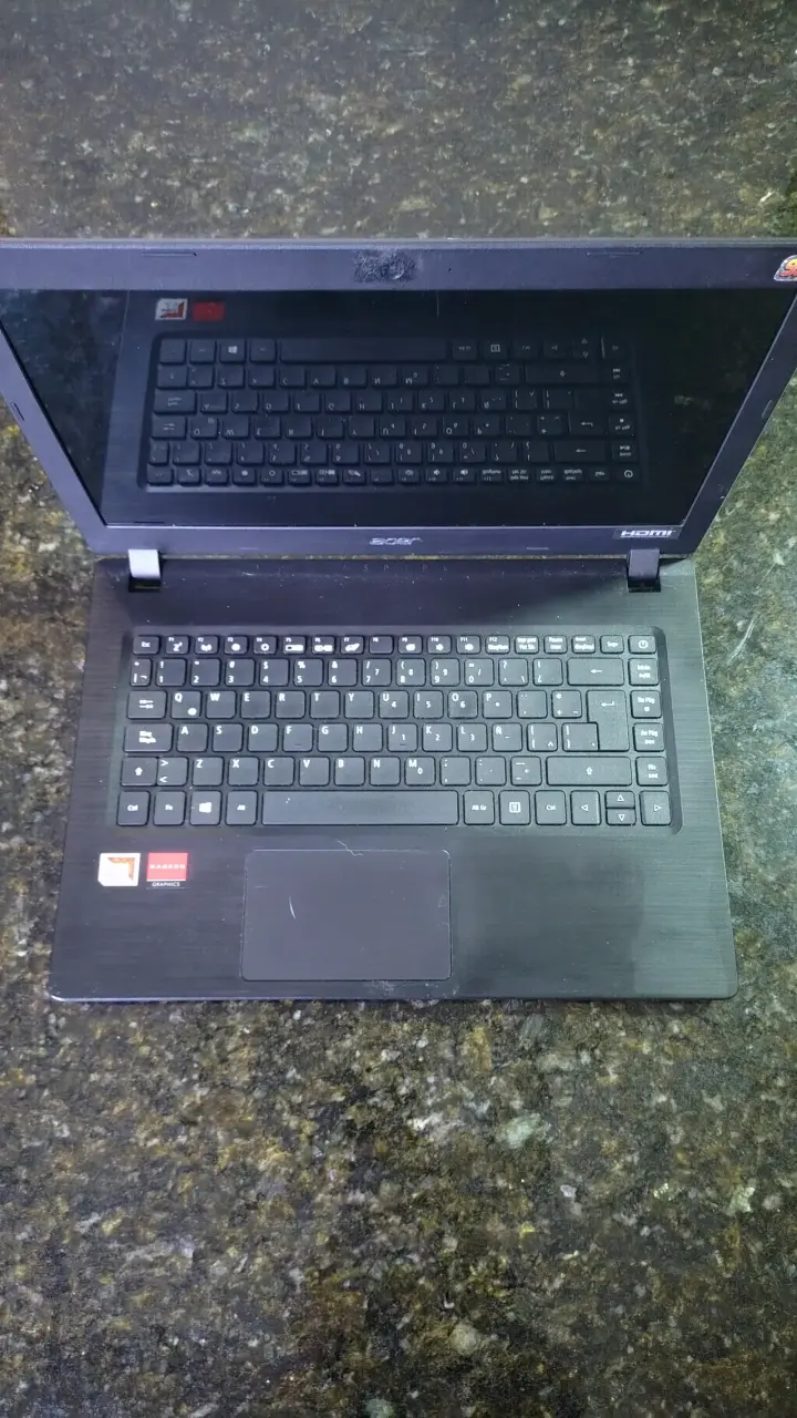 Laptop con procesador AMD A9 y gráficos Radeon - 2