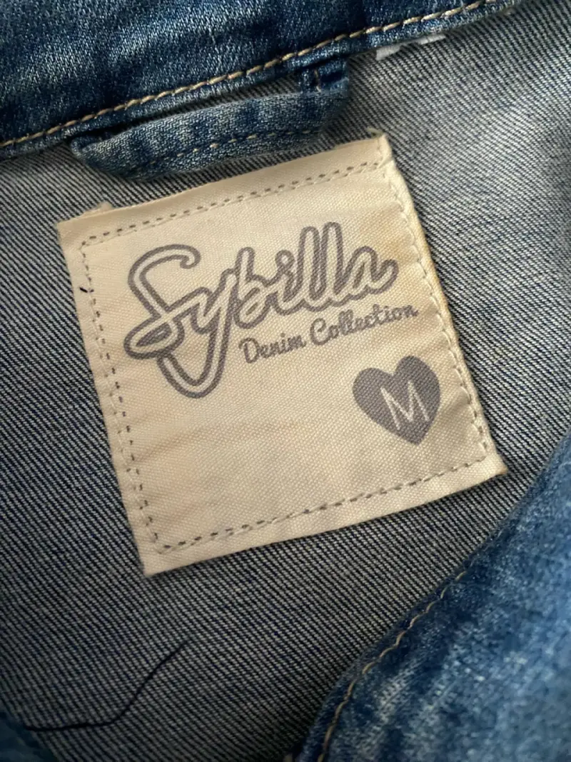 Chaqueta de mezclilla azul desgastada - 4