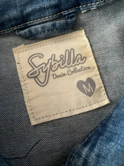 Chaqueta de mezclilla azul desgastada - miniatura 4