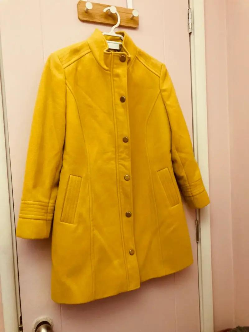 Abrigo amarillo de lana con botones Ma Griffe