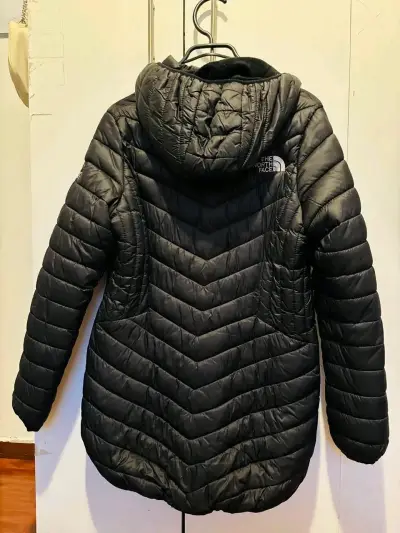 Parka The North Face negra con capucha - miniatura 2
