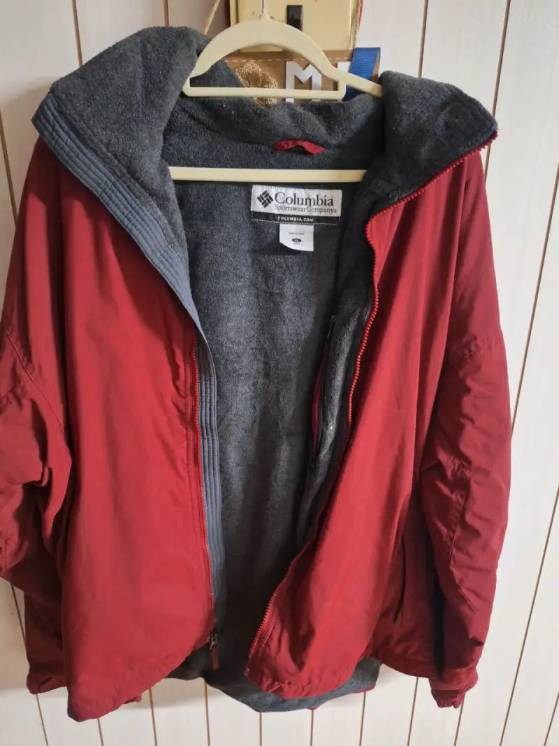 Chaqueta Columbia roja con forro polar hombre