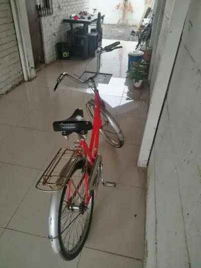 Bicicleta vintage Oxford roja con parrilla - miniatura 2
