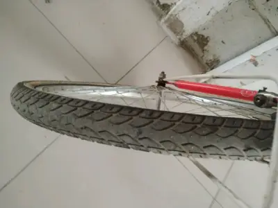 Bicicleta vintage Oxford roja con parrilla - miniatura 6