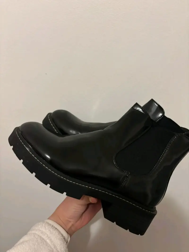 Botines negros de cuero estilo Chelsea - 1