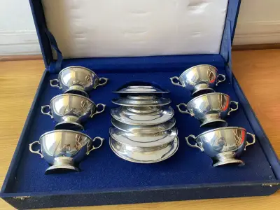 Juego de copas de plata con platos - miniatura 1