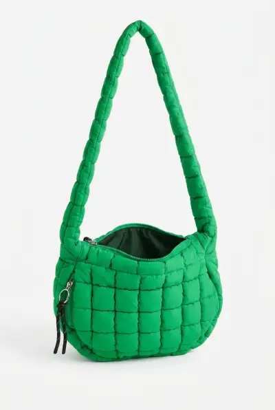 Bolso acolchado verde con cierre marca FPMovement - miniatura 1