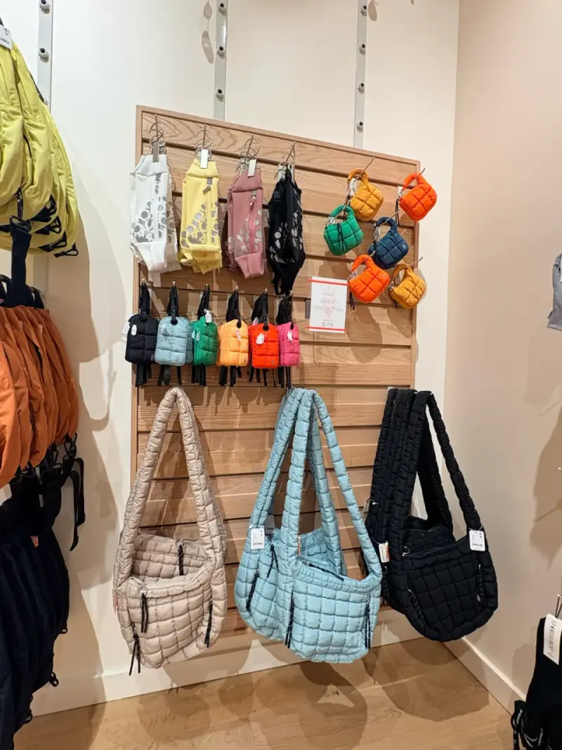 Bolso acolchado verde con cierre marca FPMovement - 2