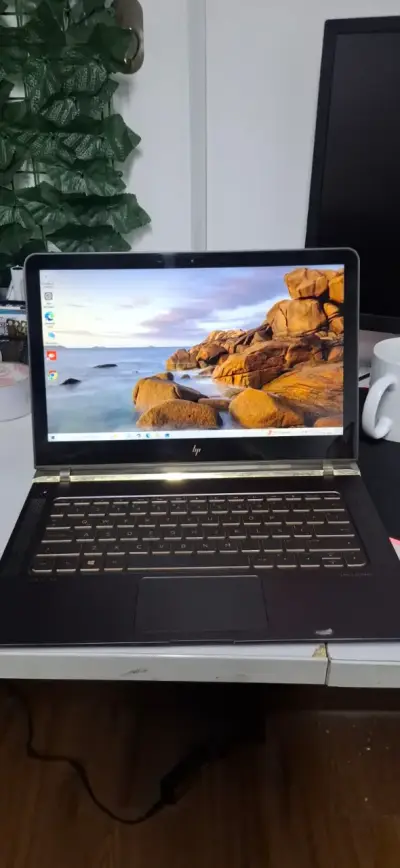 Laptop HP Spectre i5 6th +8gb ram +256gb ssd m2 - miniatura 1