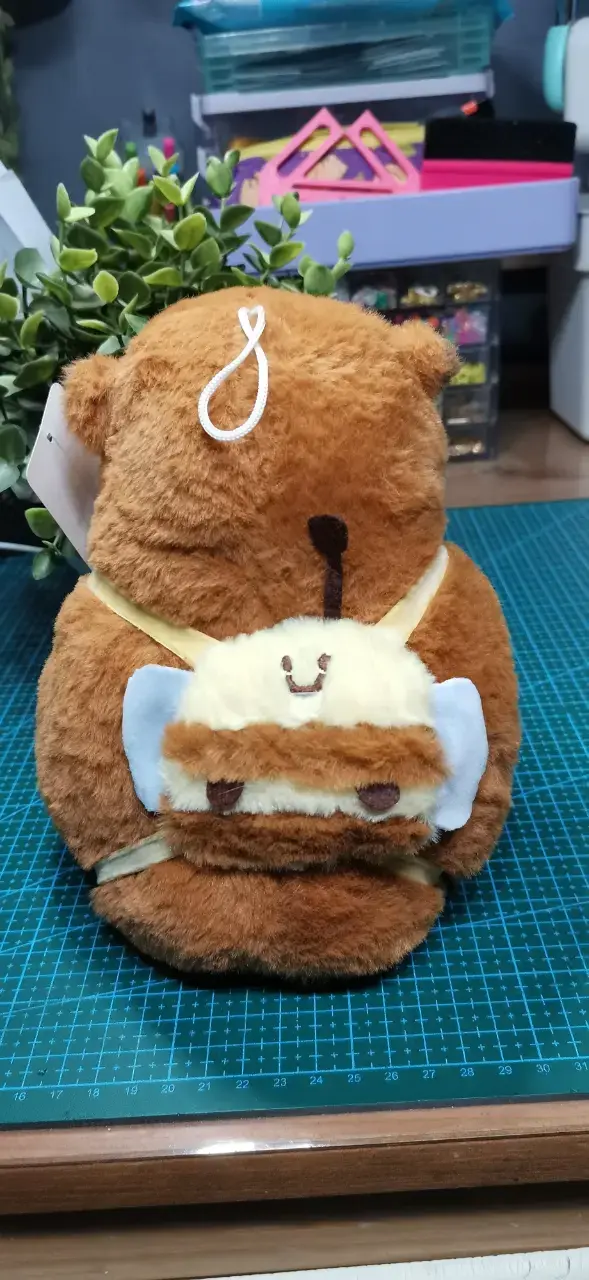 Peluche Capibara con Luz y Sonido Abeja - 3