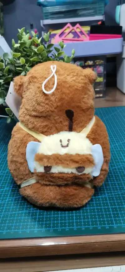 Peluche Capibara con Luz y Sonido Abeja - miniatura 3