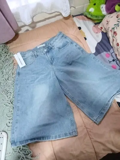 Bermudas de mezclilla celeste para mujer - miniatura 1