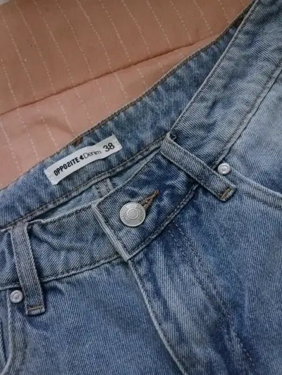 Bermudas de mezclilla celeste para mujer - miniatura 2