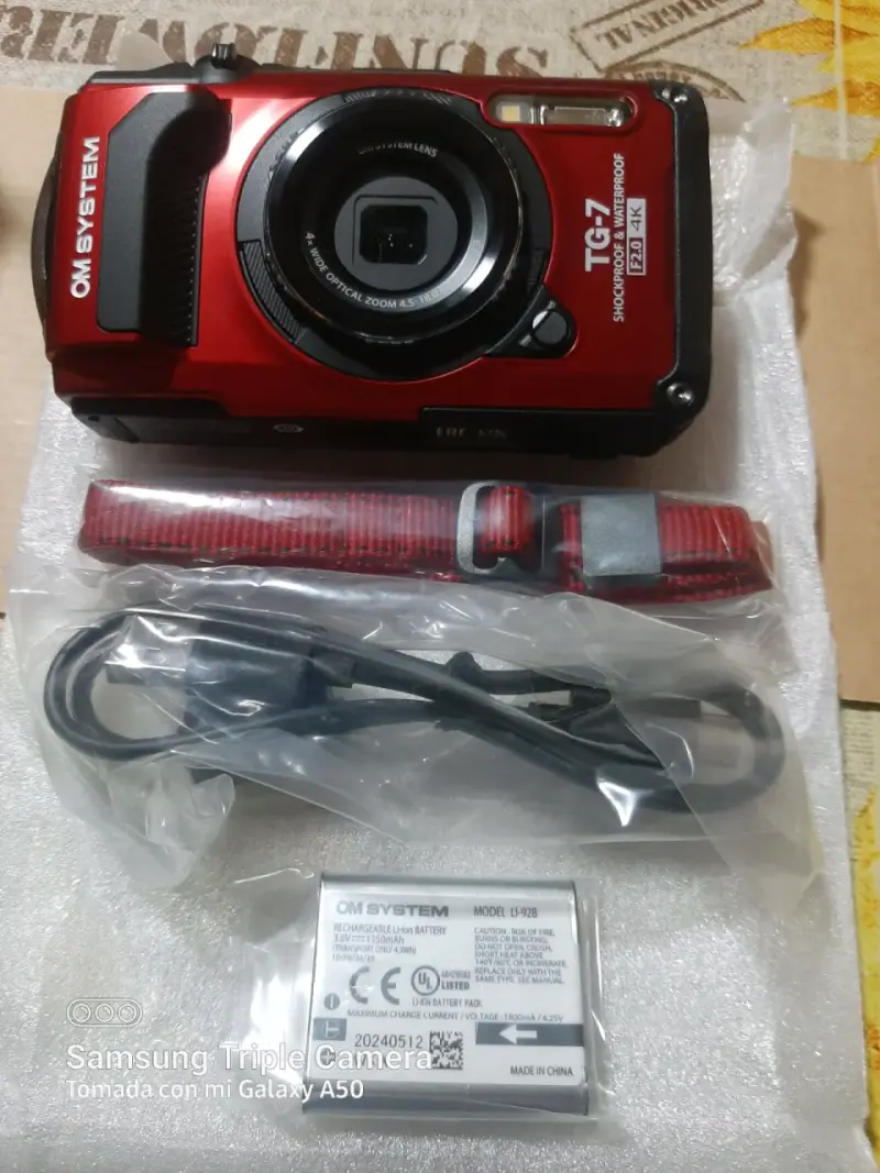 Cámara digital impermeable OM System Tough TG-7 roja - 5