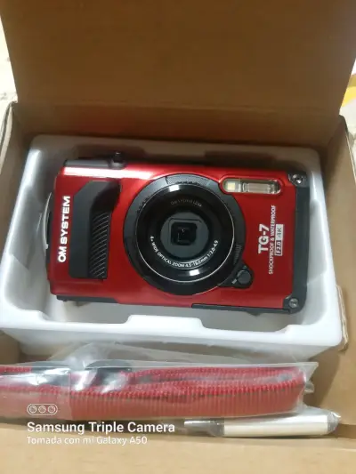 Cámara digital impermeable OM System Tough TG-7 roja - miniatura 6