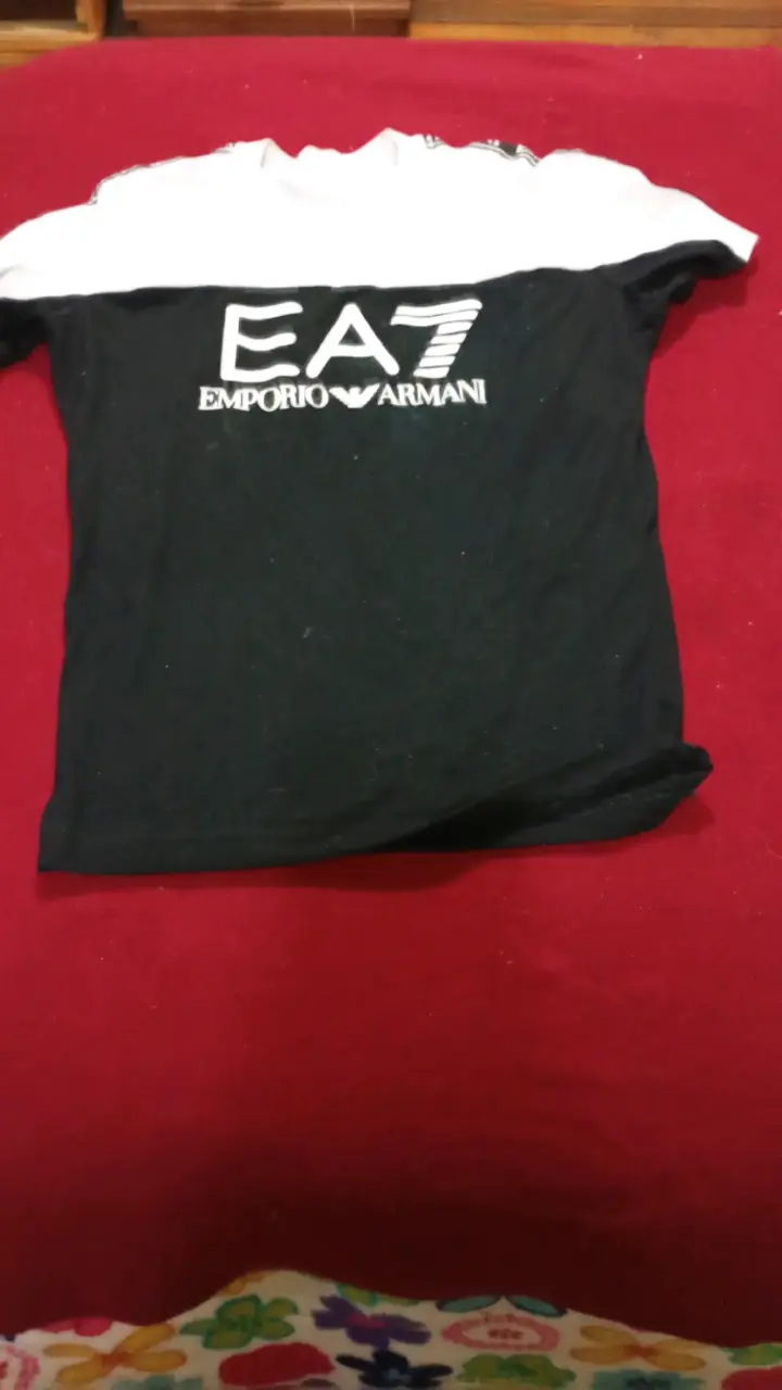 Polera EA7 Emporio Armani negra y blanca