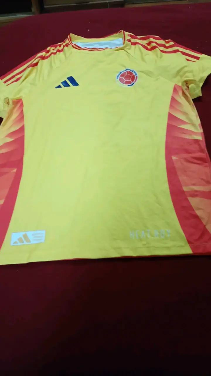 Camiseta amarilla de fútbol Adidas Colombia