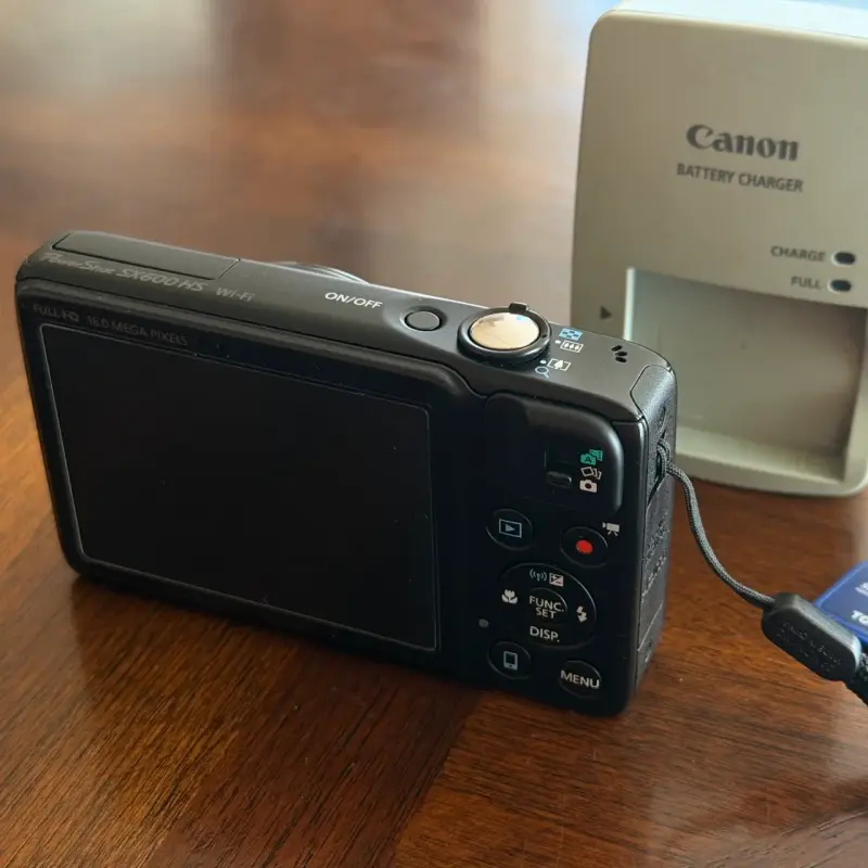 Cámara Canon SX600 HS con accesorios - 5