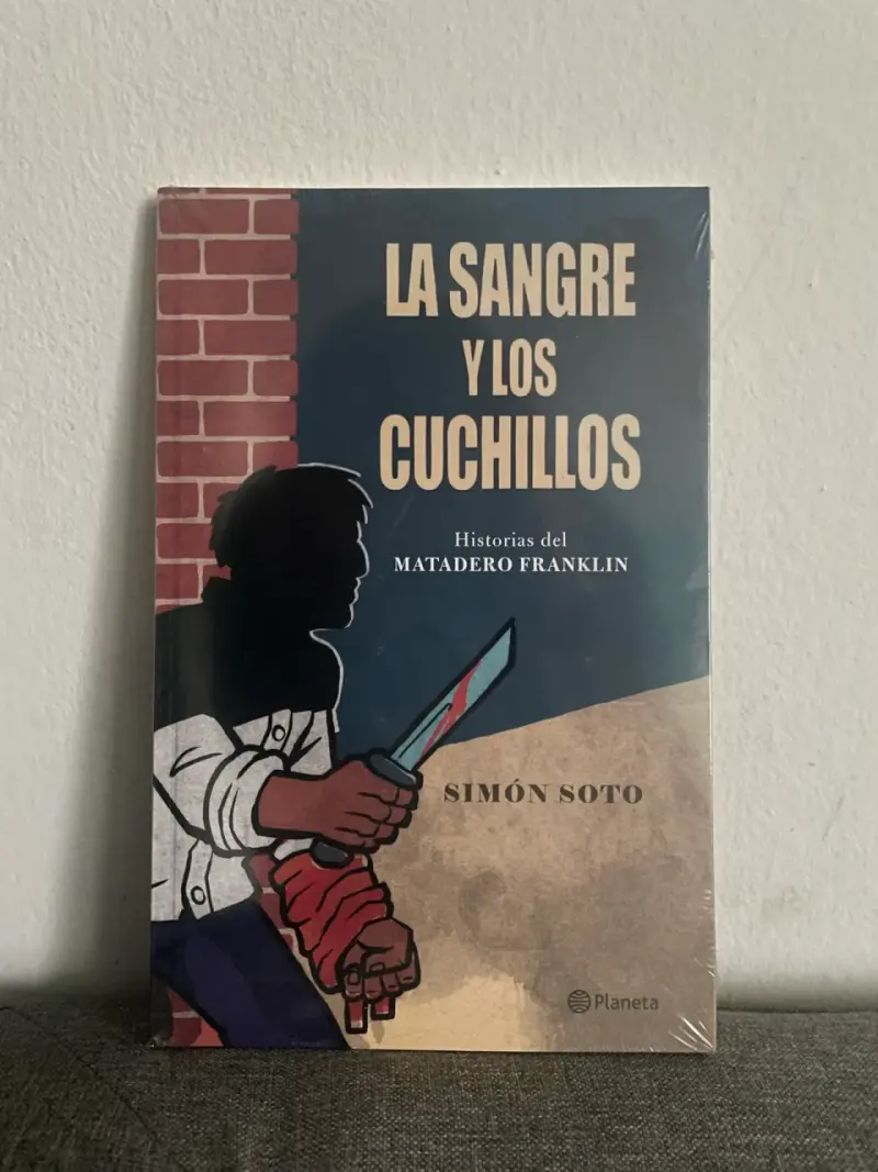 Libro 'La Sangre y los Cuchillos' de Simón Soto