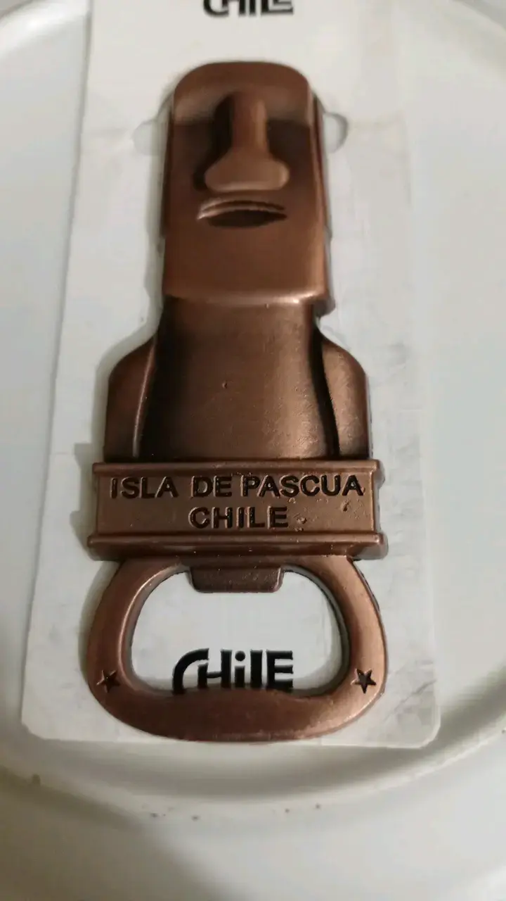 Destapador souvenir Isla de Pascua Chile - 1