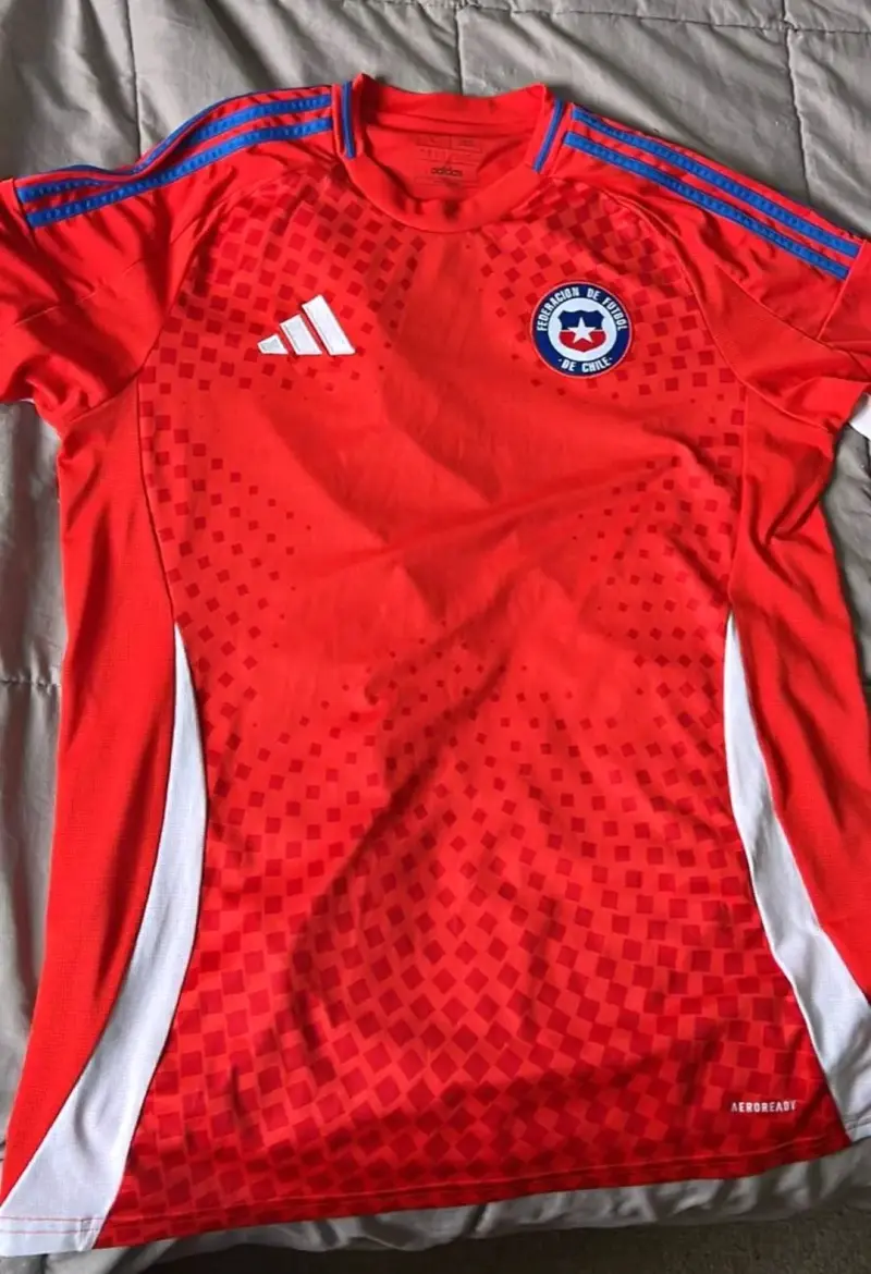 Camiseta roja Adidas selección chilena
