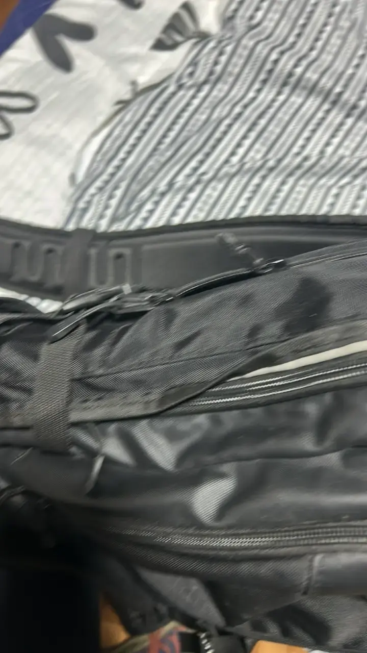 Mochila negra Victorinox resistente - 3