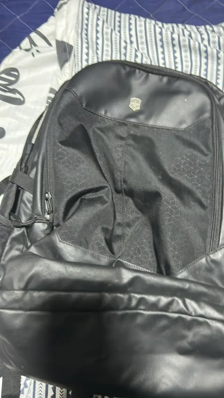 Mochila negra Victorinox resistente - 4