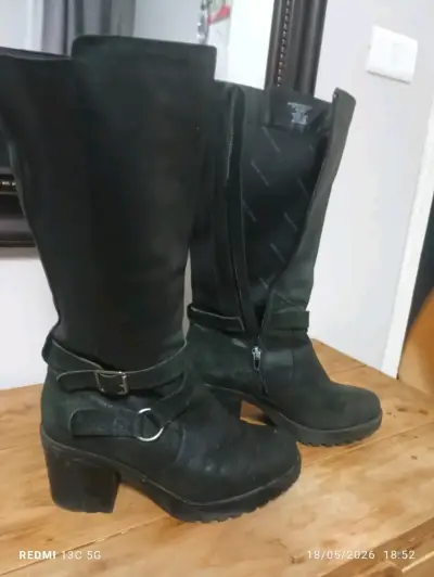 Botas de cuero negras con cierre lateral - miniatura 2