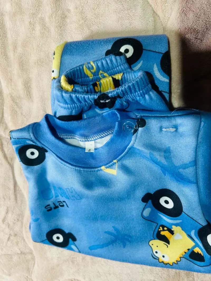 Pijama infantil azul con dinosaurios - 2