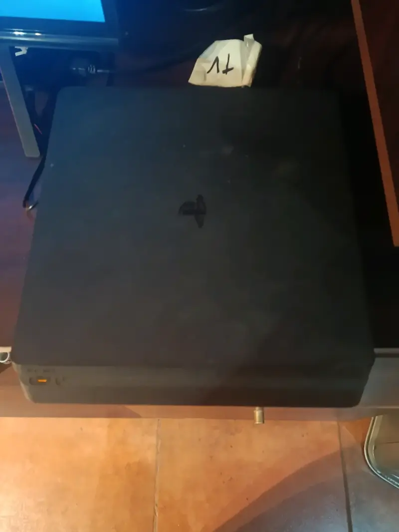 Consola PlayStation 4 en buen estado - 1