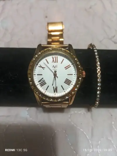 Reloj dorado con correa metálica - miniatura 4