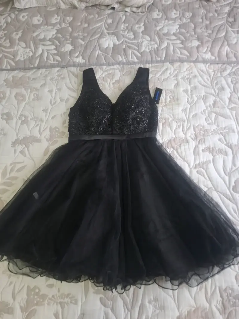 Vestido de fiesta negro con lentejuelas