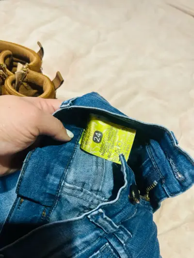 Jeans y botas para niño en buen estado - miniatura 2