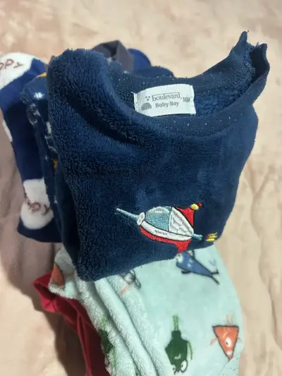 Conjunto de pijamas infantiles de polar - miniatura 3