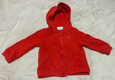 Polerón rojo con capucha para niño - miniatura 1