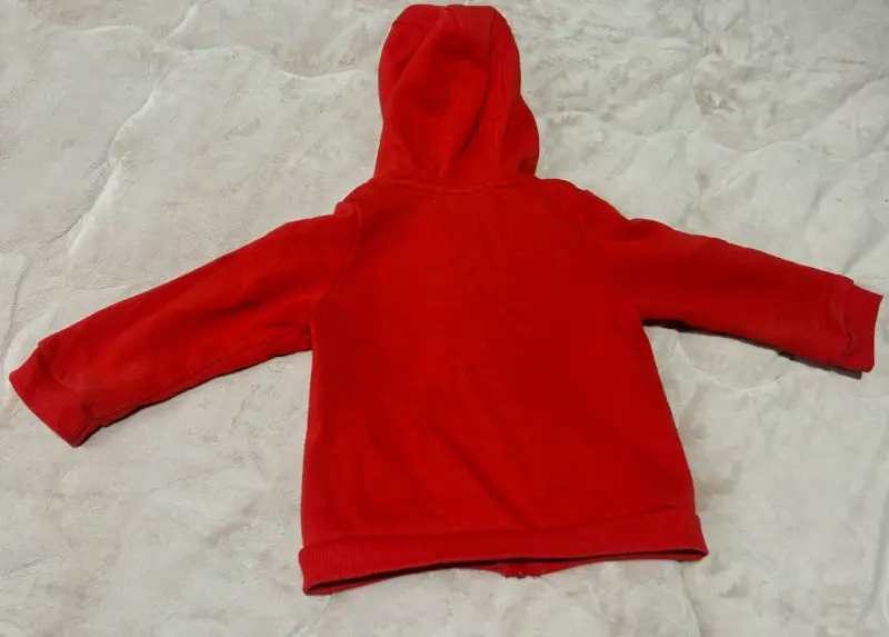 Polerón rojo con capucha para niño - 3