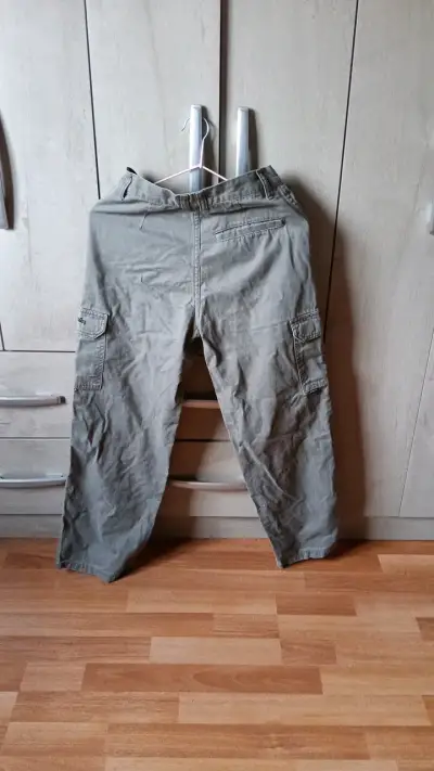 Pantalones cargo verde oliva para hombre - miniatura 2
